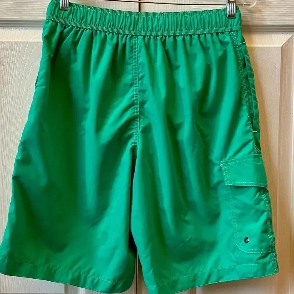 GREEN BOARD SHORTS SIZE MEDIUM BY ST JOHN’s BAY